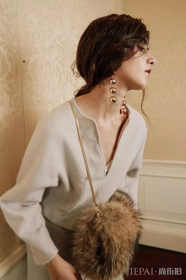 燕麦色衣服怎么搭配?这些超治愈系的燕麦色你上身了吗