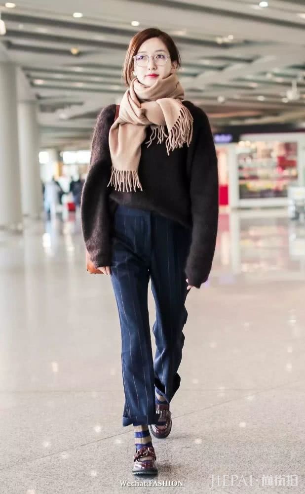 这几条围巾也太惊喜了 承包了今冬的时髦感