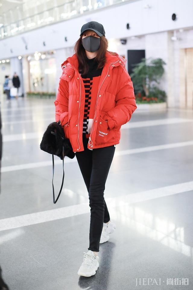 关晓彤和颖儿撞上羽绒服,网友:终于见识了真正的少女感