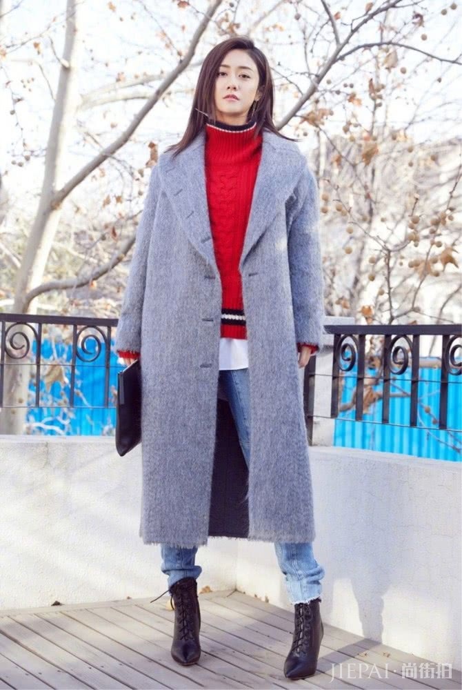 高领毛衣搭配大衣不只是保暖,连气质都提升!