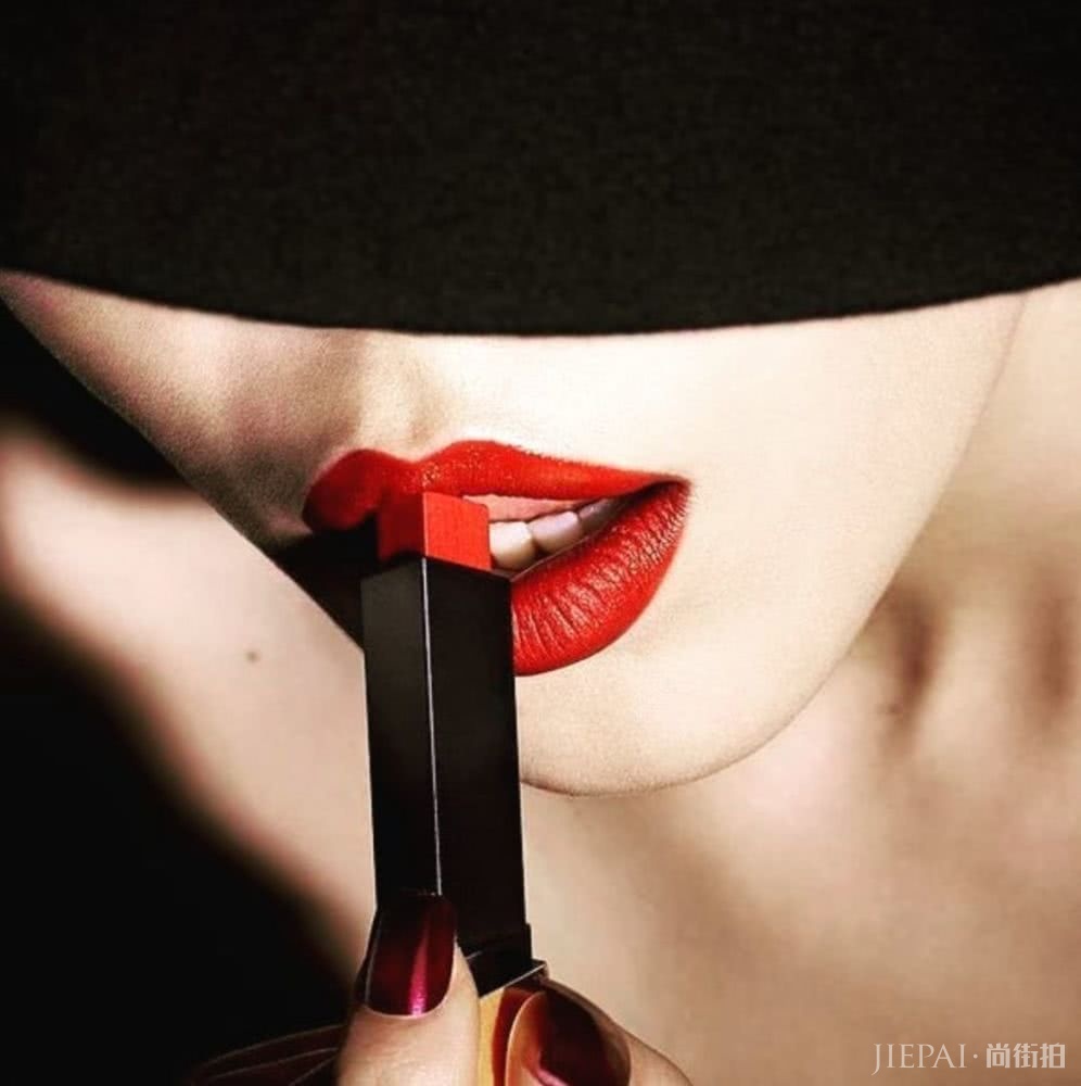 能穿高定“吸烟装”的口红,一看就知不简单