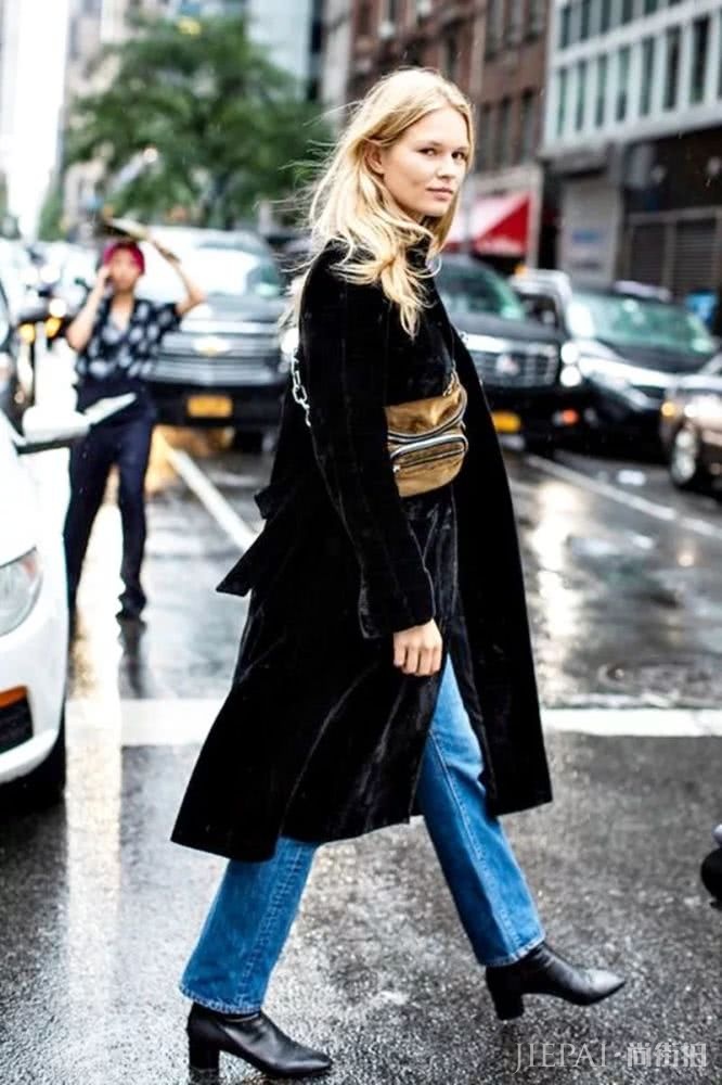 欧美街拍 大衣+牛仔裤+踝靴成冬季王炸组合！