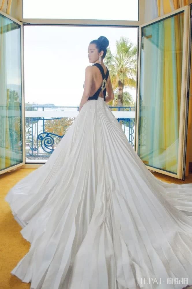 如何成为年会Queen，让同事沦落为背景板