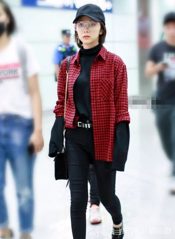 有一种发型叫谭松韵的“妹妹头”，很土但很可爱，村姑要多学学