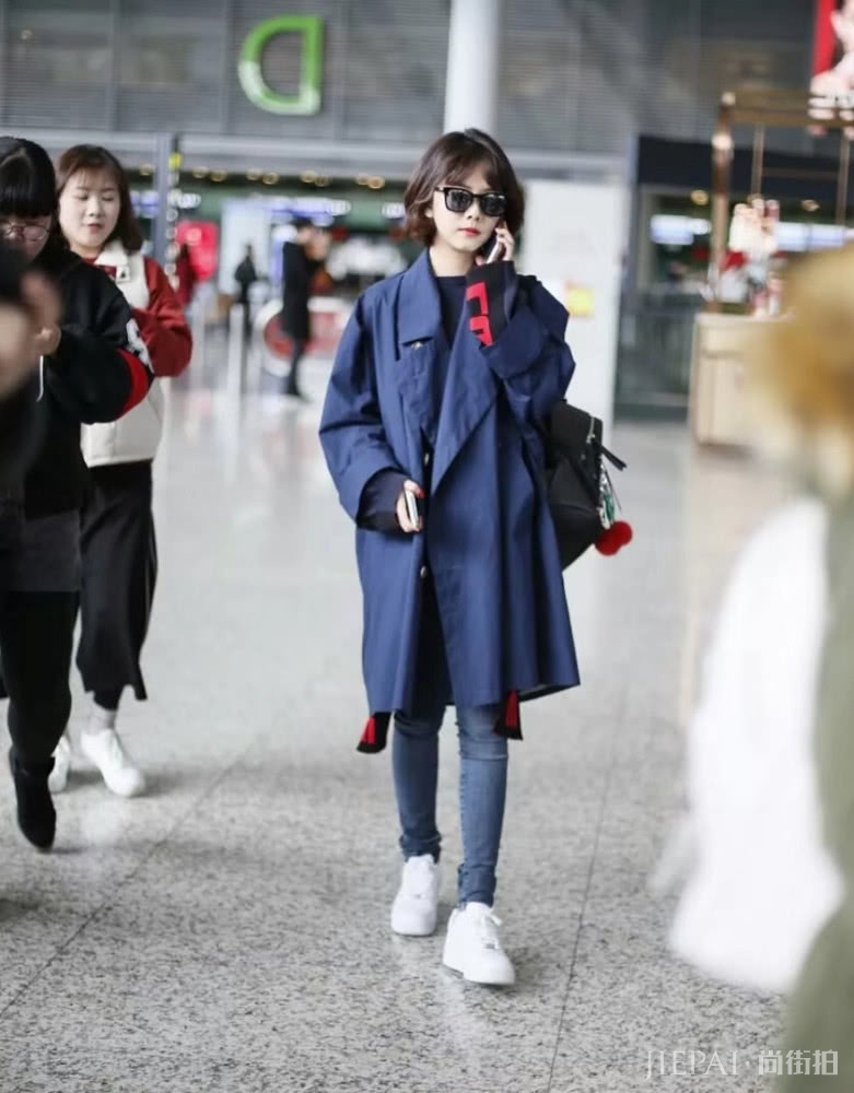 冬季枯燥乏味？干净清新的蓝色单品，穿出高格调