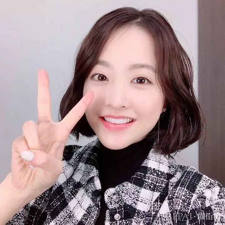 朴宝英红唇少了少女感?经典无辜妆是时候亮出来了