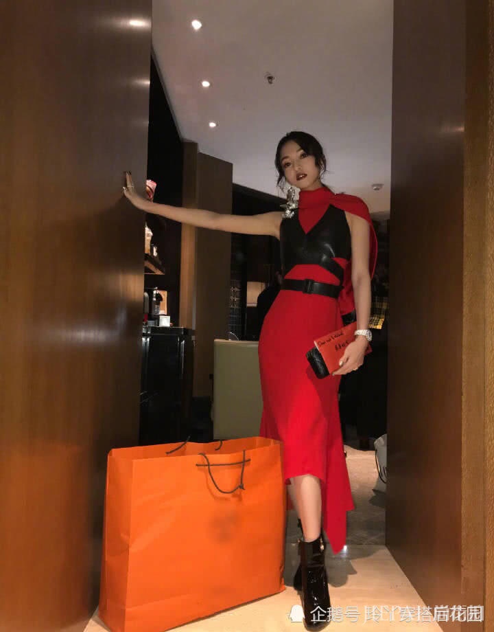 张韶涵同框阿娇很是温馨,身穿红裙实在太惊艳