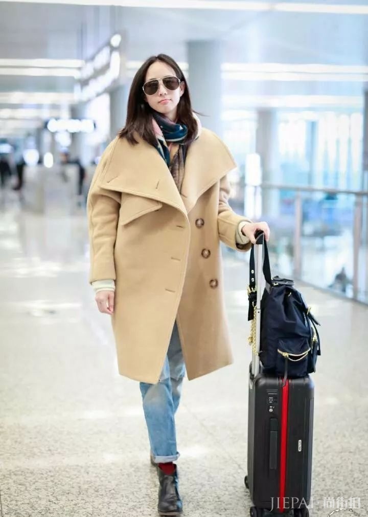 张钧甯这裤子都洗到发白了,居然还在穿!