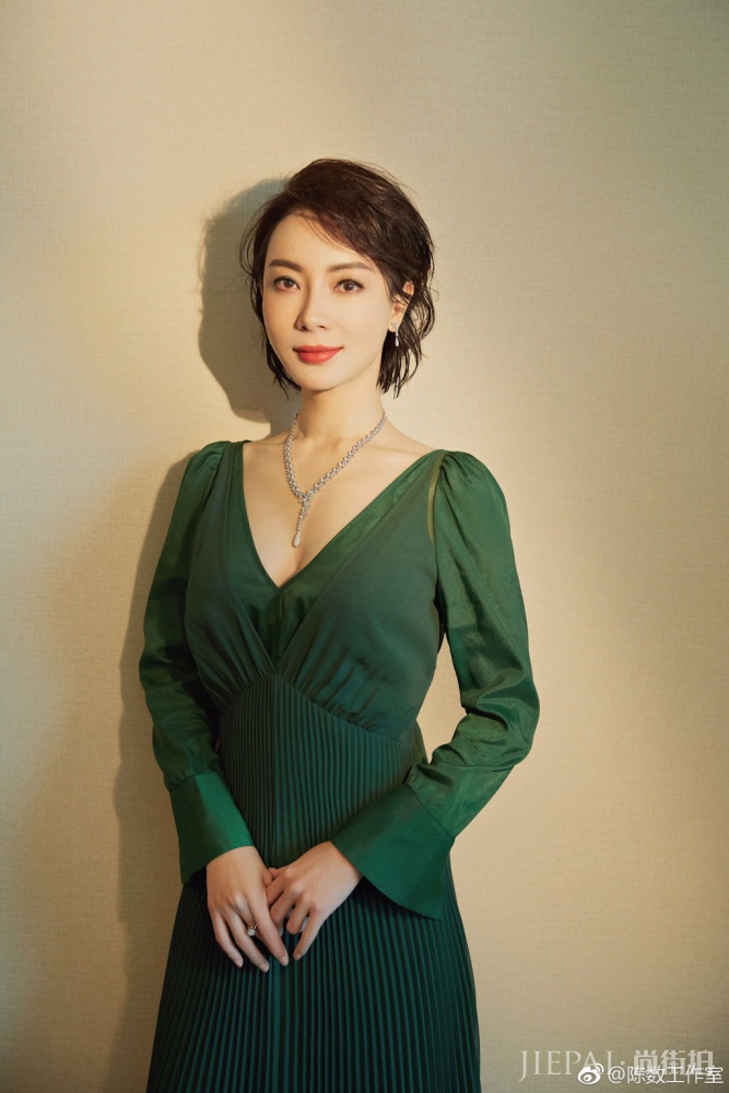 陈数剪摩卡波波头实力减龄,看起来如同20岁少女一样