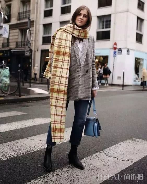 欧美街拍 时尚潮人只靠一条“围巾”立马变优雅
