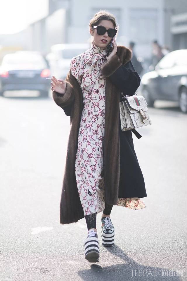 大衣+雪纺是冬天不能错过的LOOK！