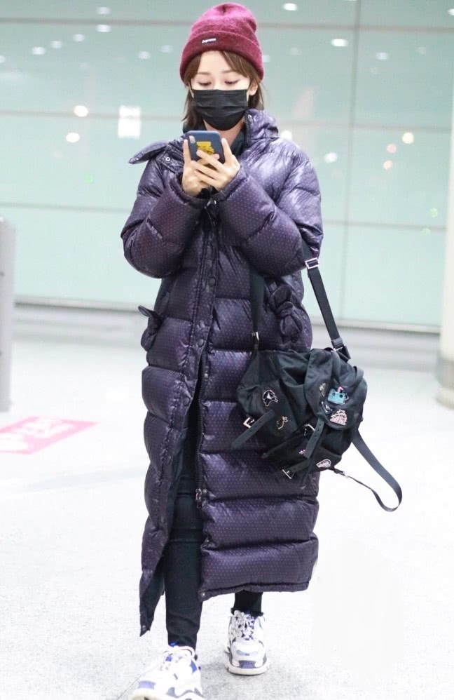 杨紫“软糖鞋”搭配羽绒服,除了显矮也没啥缺点!