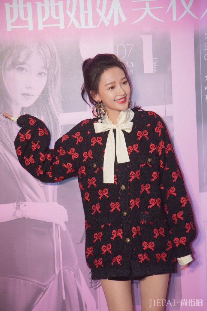 辣妈孙怡机场笑容灿烂,筷子腿精是你吗?