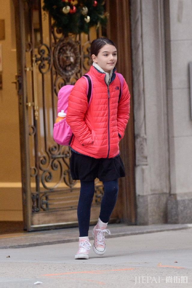 小苏瑞穿旧衣保暖又接地气，英气五官越来越像阿汤哥，想低调都难