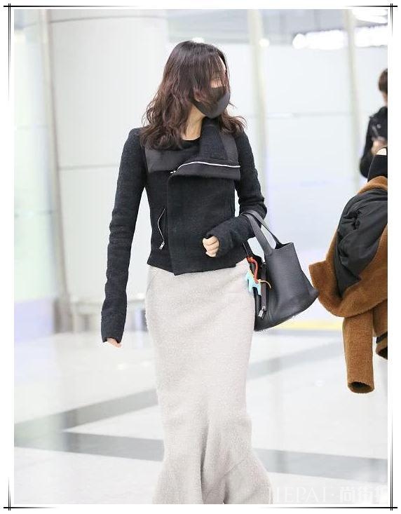 王鸥换新发型鱼尾包臂裙显女神身姿，御姐气质十足