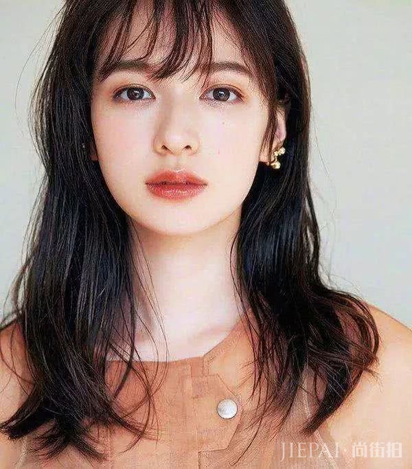 圣诞节妆容怎么画能出彩?这里有一份画妆技巧清单