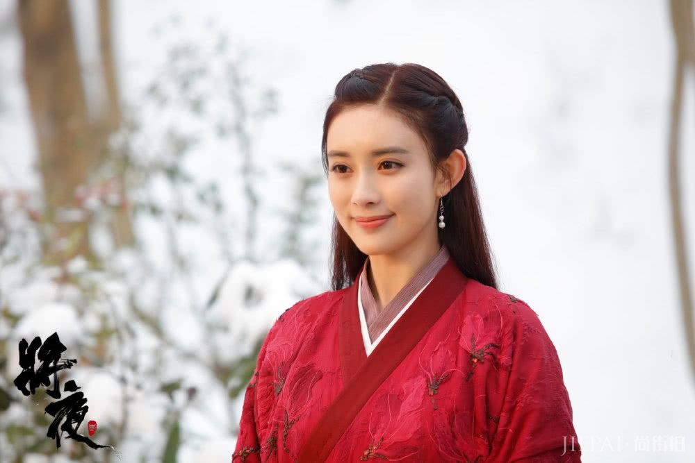 孟子义《将夜》里扮叶红鱼美丽动人,换现代装更显清纯俏皮