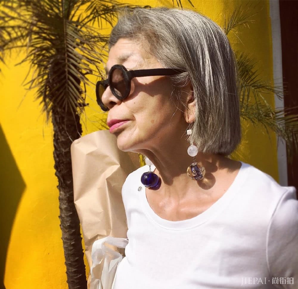 60岁老太太靠日常穿搭走红ins,一张照片获8千万点赞