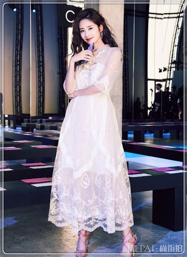 颖儿一头黄卷发性感炸天!