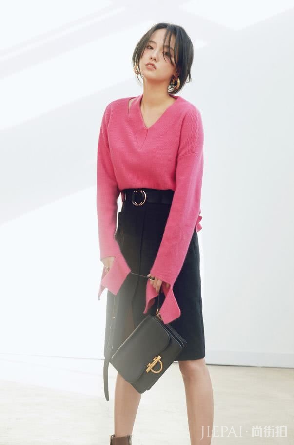 张嘉倪这身材曲线更是令人叫绝，看了好惊艳！