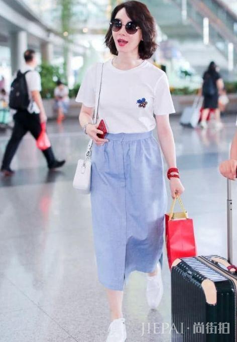 陈数一条牛仔裤都能穿出18岁的感觉!