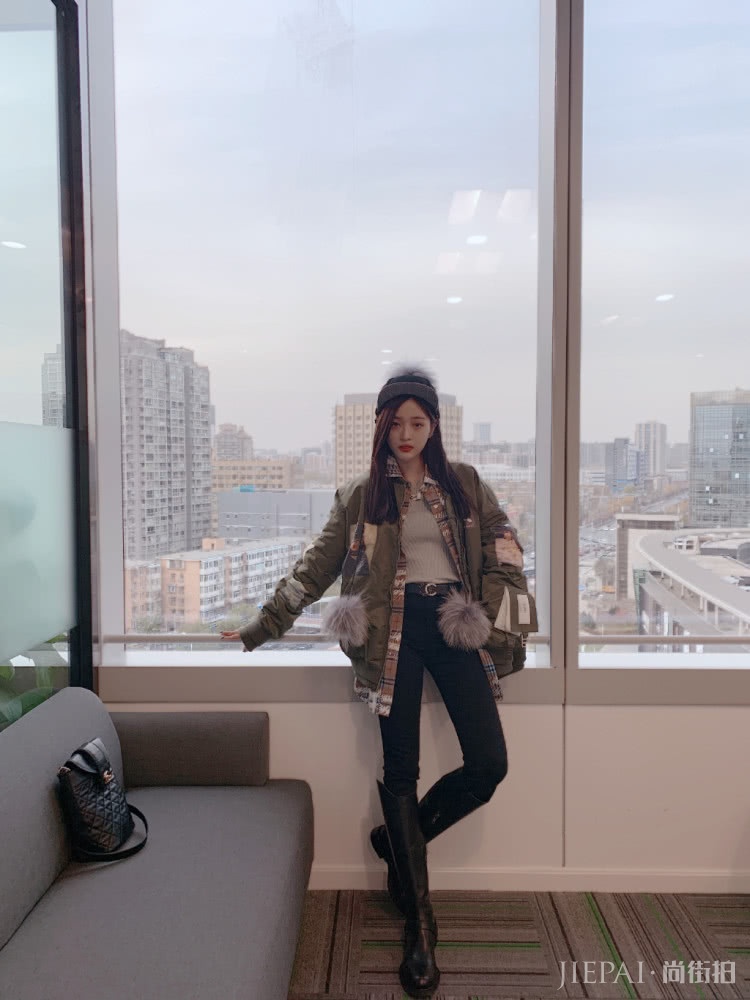 吴宣仪化浓妆太惊艳,口红性感爆棚!