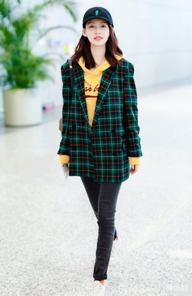 李沁的“香烟裤”无敌了!