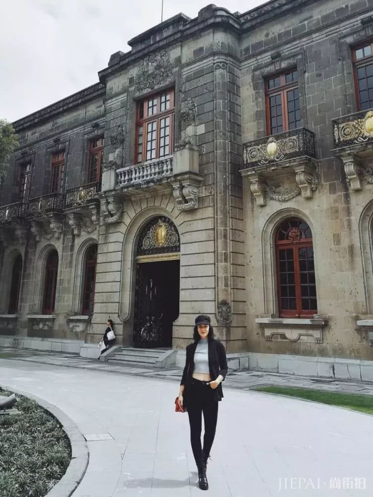 6个最火的拍照姿势，不修图也有大长腿！