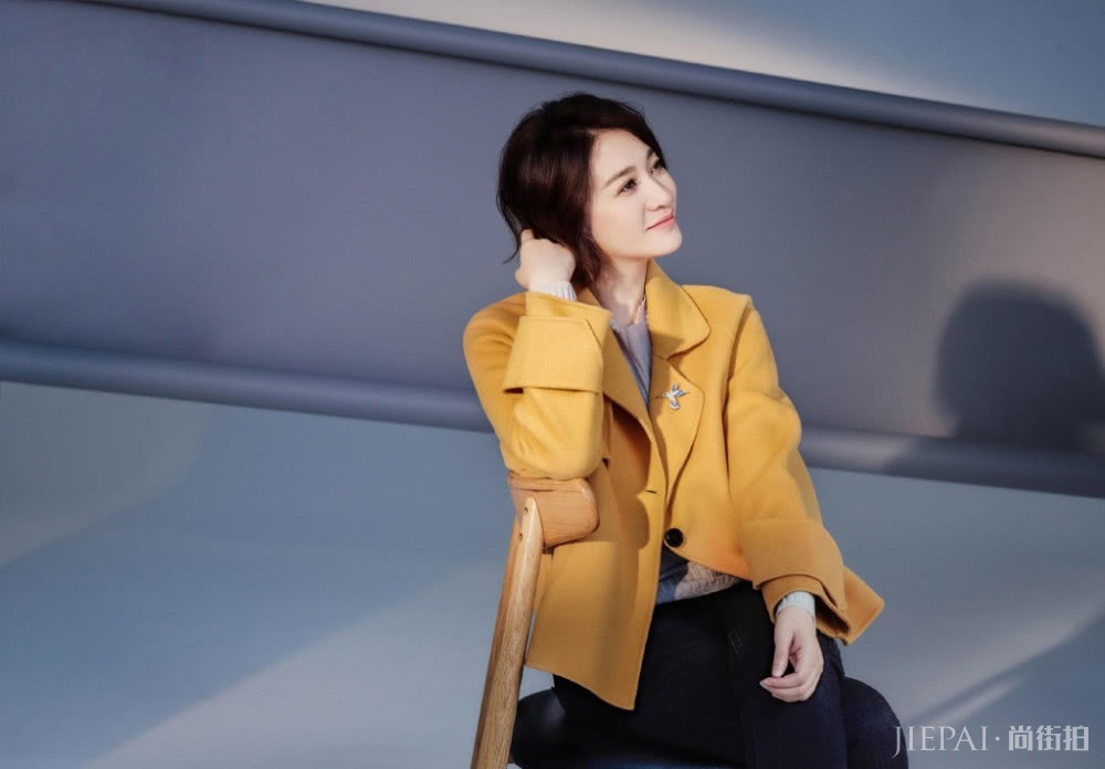 李小冉只不过剪了款短发，大妈变气质女神，惊艳不止一点点