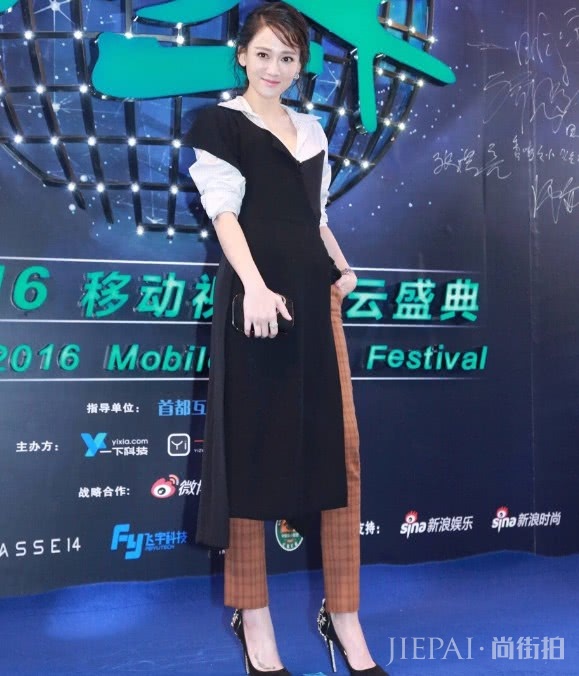 陈乔恩穿紧身裤，暴露身材缺陷，这身材比例是认真的吗？