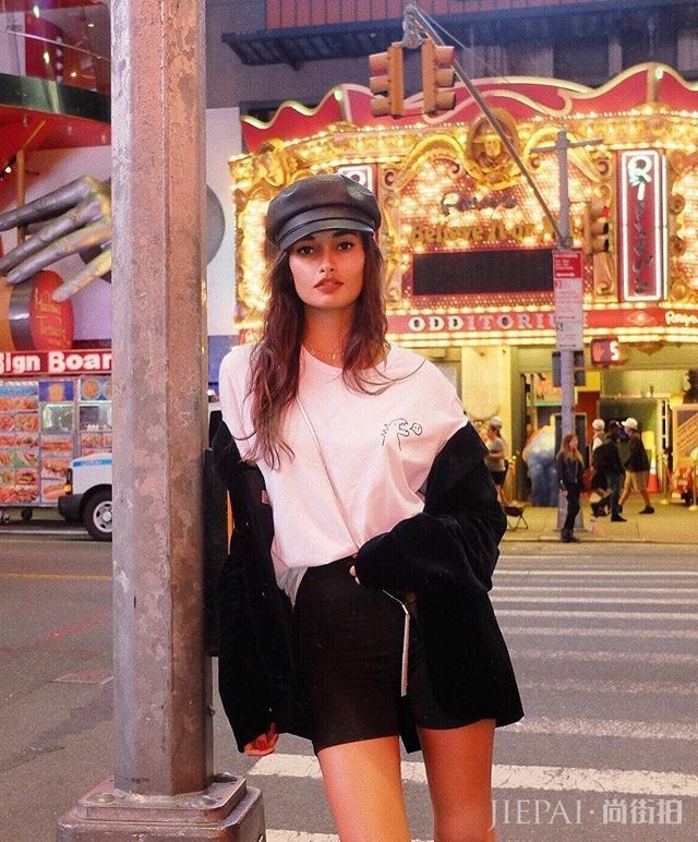 来自盛产超模的巴西,因别人摔跤而走红,被封外号“扶瑶姐”