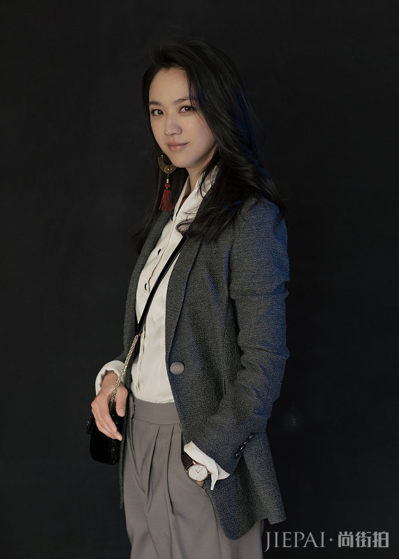 汤唯小西装演绎不一样的女人味,越看越喜欢实力撩人啊!