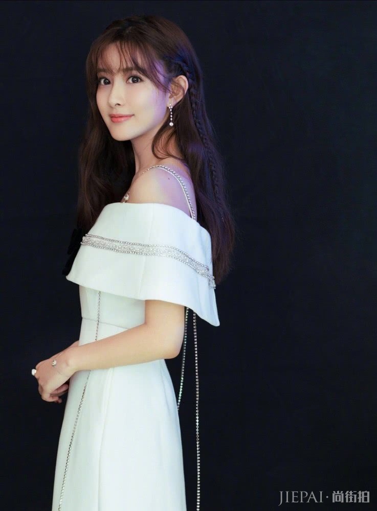 孟子义《将夜》里扮叶红鱼美丽动人,换现代装更显清纯俏皮