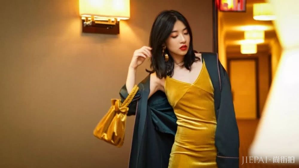 搭讪率100％，4个轻松赢很大的年末穿搭套路