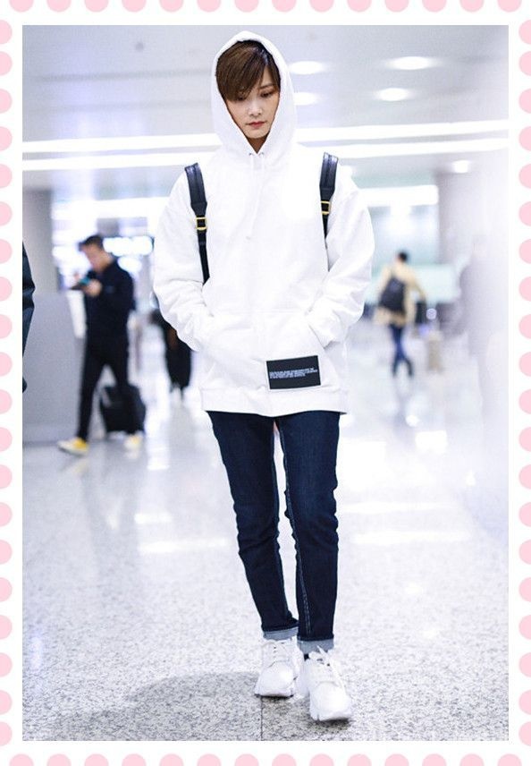 李宇春逆天长腿穿长筒靴竟变“象蹄”，真辣眼