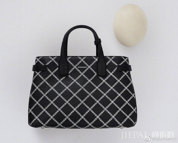 BurberryGifts摩登女士衣橱里的包包