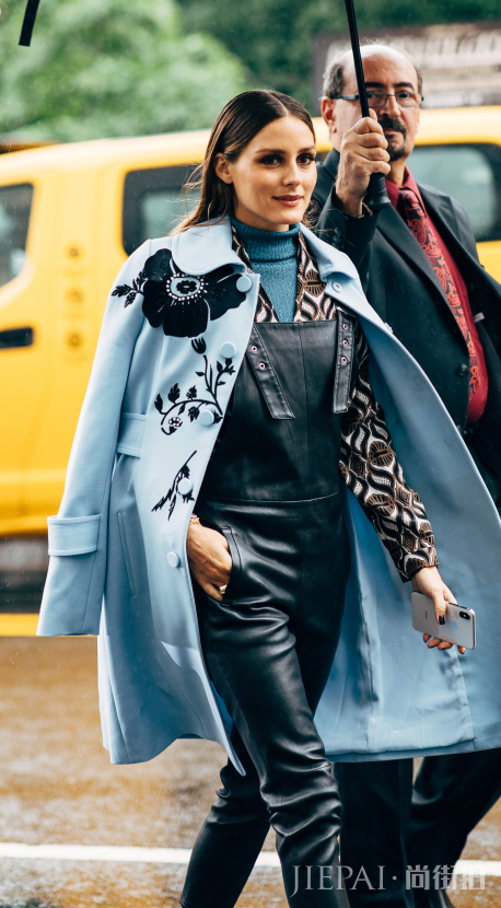 蓝色大衣怎么搭配 穿蓝色衣服璀璨而魅力十足