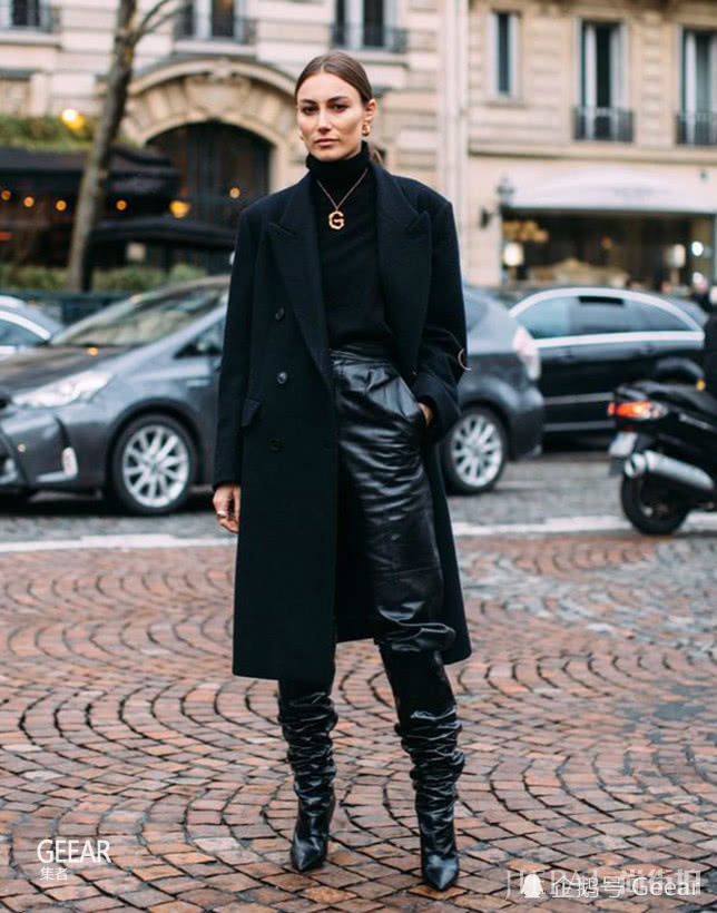 营造高级感关键在于选对色调和配饰 穿出高级感的4个搭配法则