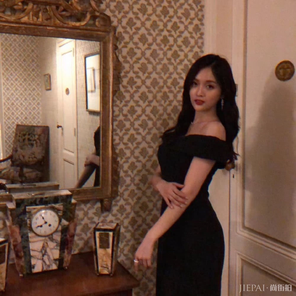 吴宣仪化浓妆太惊艳,口红性感爆棚!