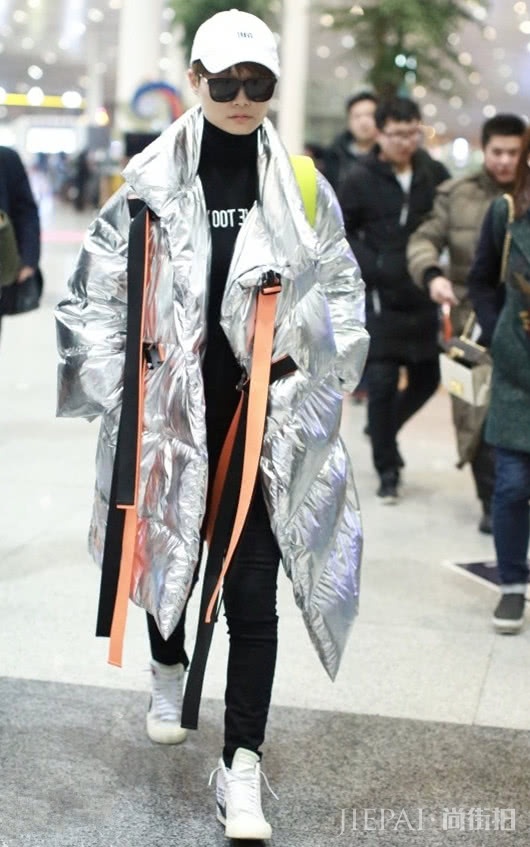 冬季羽绒服＋毛衣，靓丽又洒脱，轻松hold住冷空气