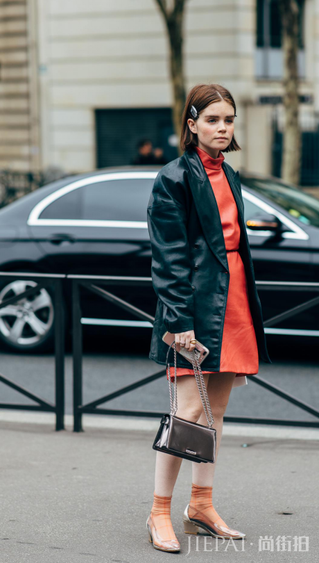 中长款大衣搭配短裙或裤子,玩转冬季街头甜美淑女STYLE
