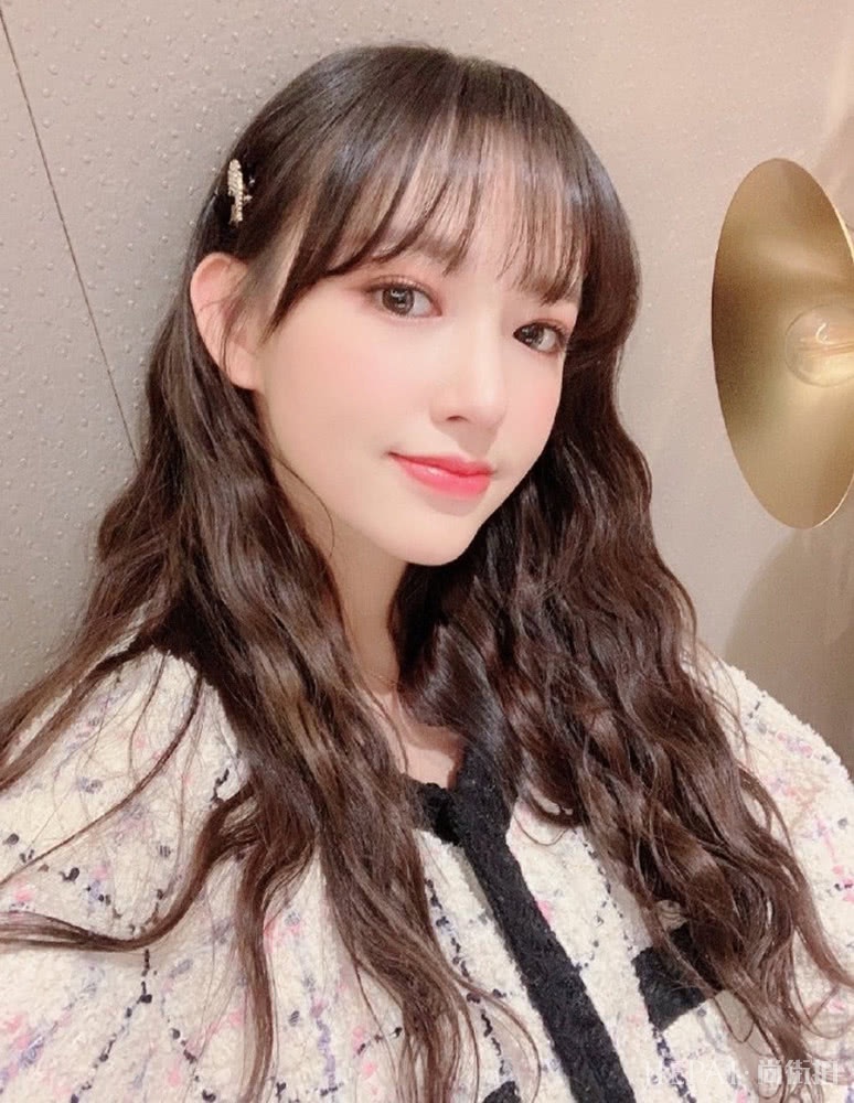 程潇晒美照,娃娃脸精致又可爱,盛世美颜大概就是这样的吧!