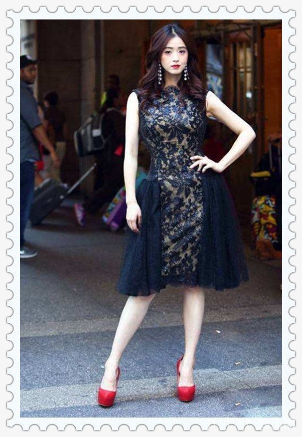 蒋欣拥有一张18岁的脸蛋,可这110斤身材太出戏了