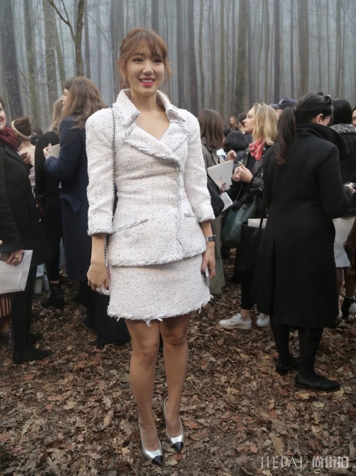 朴信惠这造型真是没眼看了,显胖20斤不止还矮了10厘米,醉了