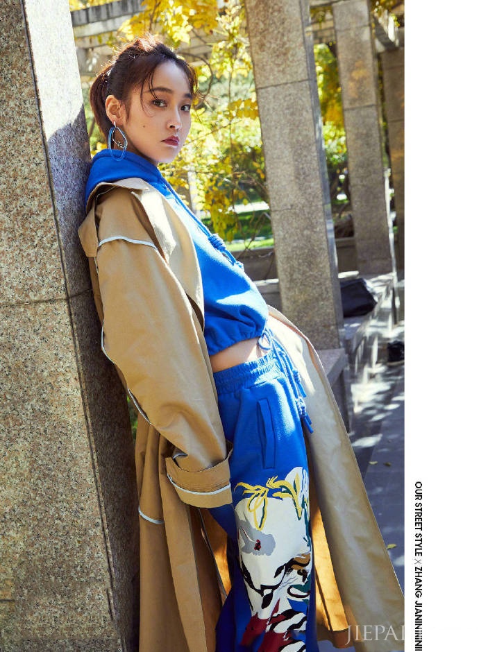 张佳宁笑容式美人“杀手”!透视纱网+拖地长裙,这才叫仙女