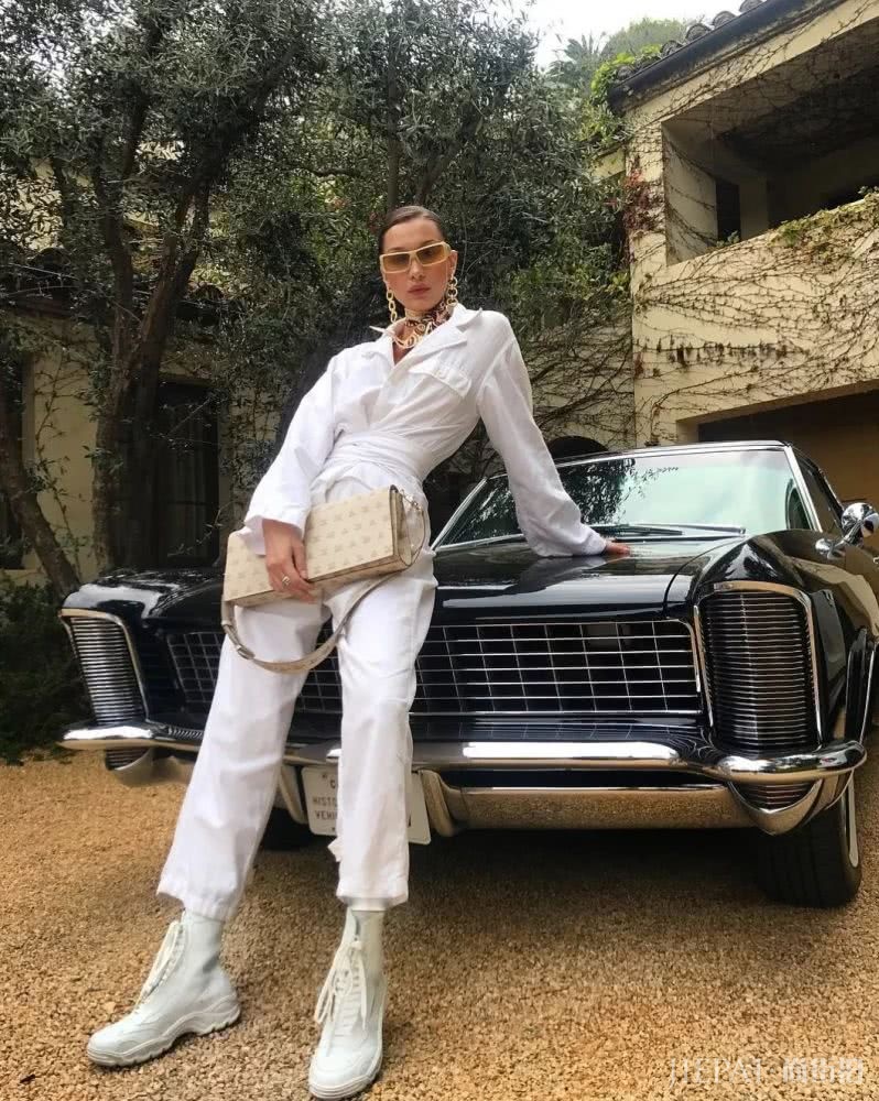 6个最火的拍照姿势，不修图也有大长腿！