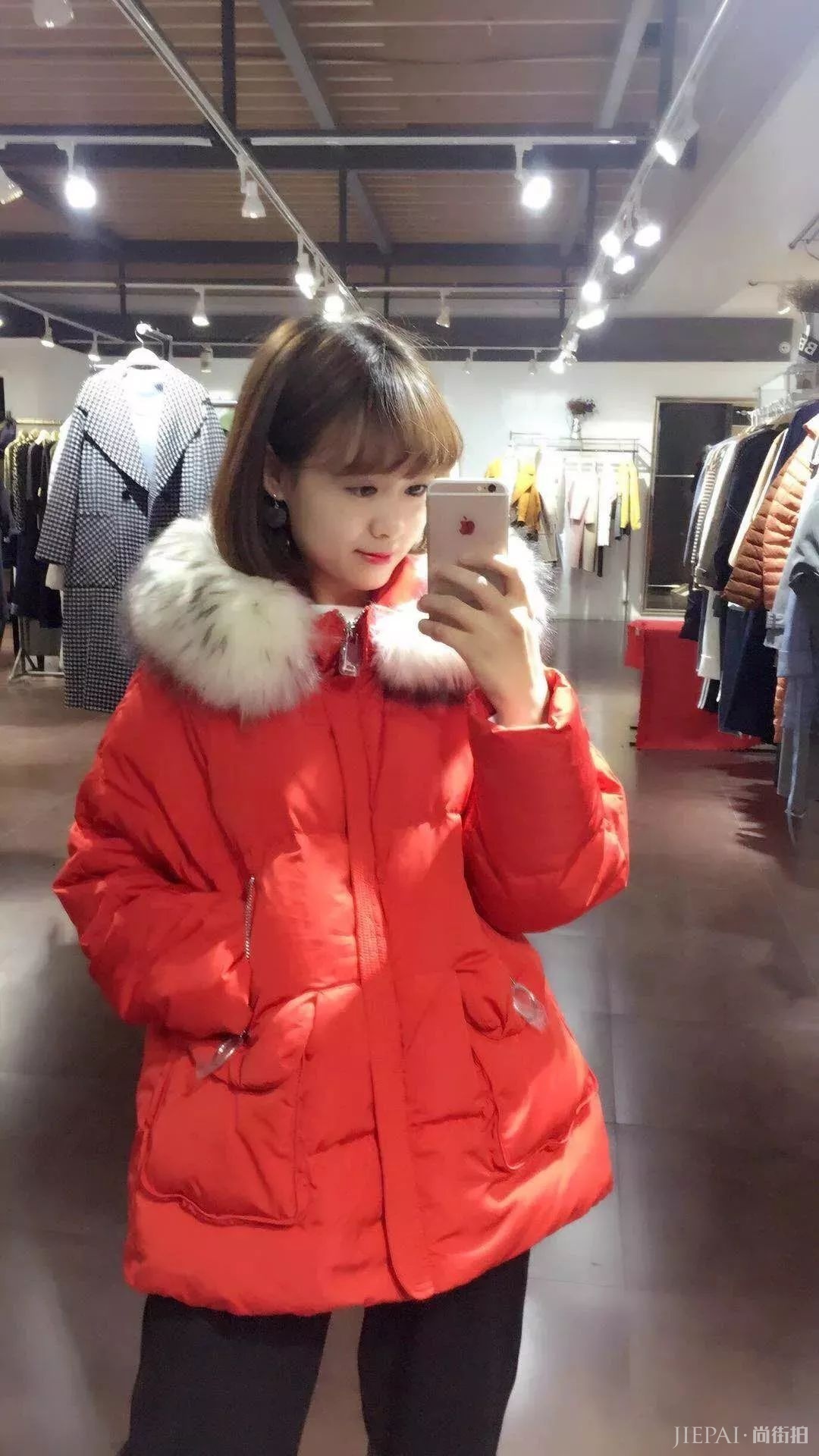 短款羽绒服这样才洋气!