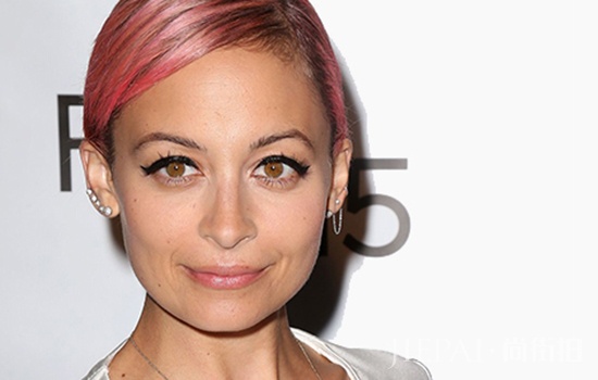 玫瑰金是什么颜色头发 欧美女星完美演绎玫瑰金发色