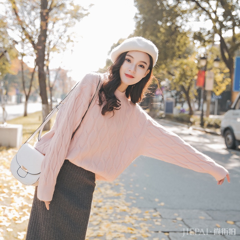 毛衣裙+短皮靴，美到心醉