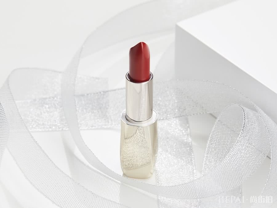 美妆博主疯狂推荐的彩妆,出了圣诞限量款,个个美爆